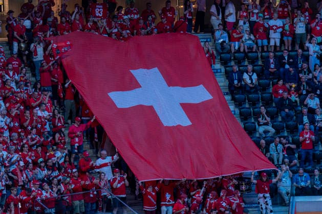 ZURICH, SWITZERLAND - MAY 30: Swiss Fans displayed their big Swiss Flag prior to the 2026 IIHF Ice hockey, Eishockey World Championship, WM, Weltmeisterschaft Switzerland game between Switzerland and Norway at Swiss Life Arena on May 30, 2026 in Zurich, Zurich. Zurich Swiss Life Arena Zurich Switzerland Copyright: xJustPictures.ch JarixPestelaccix jp-en-EuSpIm-JP6_JAR_Switzerland_Norway_30May2026_00138