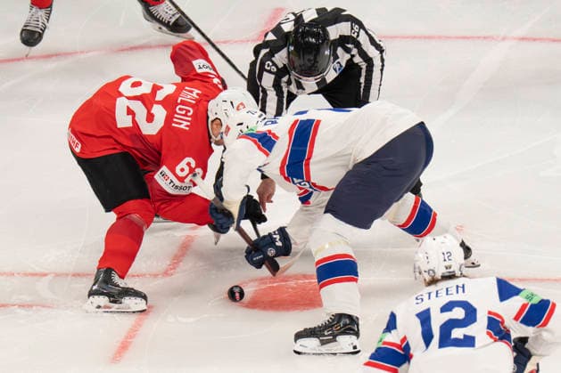 ZURICH, SWITZERLAND - MAY 30: Denis Malgin of Switzerland L) against Eskild BAKKE Olsen of Norway at the face-off during the 2026 IIHF Ice hockey, Eishockey World Championship, WM, Weltmeisterschaft Switzerland game between Switzerland and Norway at Swiss Life Arena on May 30, 2026 in Zurich, Zurich. Zurich Swiss Life Arena Zurich Switzerland Copyright: xJustPictures.ch JarixPestelaccix jp-en-EuSpIm-JP6_JAR_Switzerland_Norway_30May2026_00140