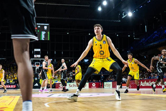 Alex O Connell (Alba Berlin, 3) verteidigt 30.05.2026, Alba Berlin vs Bamberg Baskets, Basketball, BBL, Max-Schmeling Halle, Berlin DFL regulations prohibit any use of photographs as image sequences and or quasi-video. Copyright: HMBxMedia xFinnxWeidmann