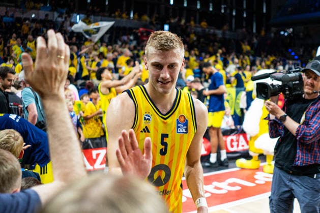 Sam Griesel (Alba Berlin, 5) nach dem Spiel 30.05.2026, Alba Berlin vs Bamberg Baskets, Basketball, BBL, Max-Schmeling Halle, Berlin DFL regulations prohibit any use of photographs as image sequences and or quasi-video. Copyright: HMBxMedia xFinnxWeidmann