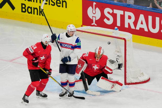 ZURICH, SWITZERLAND - MAY 30: goalkeeper Leonardo Genoni of Switzerland R) saves during the 2026 IIHF Ice hockey, Eishockey World Championship, WM, Weltmeisterschaft Switzerland game between Switzerland and Norway at Swiss Life Arena on May 30, 2026 in Zurich, Zurich. Zurich Swiss Life Arena Zurich Switzerland Copyright: xJustPictures.ch JarixPestelaccix jp-en-EuSpIm-JP6_JAR_Switzerland_Norway_30May2026_00149