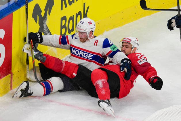 ZURICH, SWITZERLAND - MAY 30: Nino Niederreiter of Switzerland R) against Christian Kaasastul of Norway L) during the 2026 IIHF Ice hockey, Eishockey World Championship, WM, Weltmeisterschaft Switzerland game between Switzerland and Norway at Swiss Life Arena on May 30, 2026 in Zurich, Zurich. Zurich Swiss Life Arena Zurich Switzerland Copyright: xJustPictures.ch JarixPestelaccix jp-en-EuSpIm-JP6_JAR_Switzerland_Norway_30May2026_00151