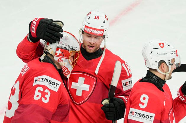 ZURICH, SWITZERLAND - MAY 30: goalkeeper Leonardo Genoni of Switzerland L) and Sven Jung of Switzerland celebrates victory during the 2026 IIHF Ice hockey, Eishockey World Championship, WM, Weltmeisterschaft Switzerland game between Switzerland and Norway at Swiss Life Arena on May 30, 2026 in Zurich, Zurich. Zurich Swiss Life Arena Zurich Switzerland Copyright: xJustPictures.ch JarixPestelaccix jp-en-EuSpIm-JP6_JAR_Switzerland_Norway_30May2026_00154