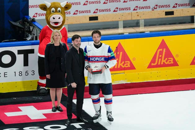 ZURICH, SWITZERLAND - MAY 30: Eirik Salsten of Norway R) best player for team Norway during the 2026 IIHF Ice hockey, Eishockey World Championship, WM, Weltmeisterschaft Switzerland game between Switzerland and Norway at Swiss Life Arena on May 30, 2026 in Zurich, Zurich. Zurich Swiss Life Arena Zurich Switzerland Copyright: xJustPictures.ch JarixPestelaccix jp-en-EuSpIm-JP6_JAR_Switzerland_Norway_30May2026_00156