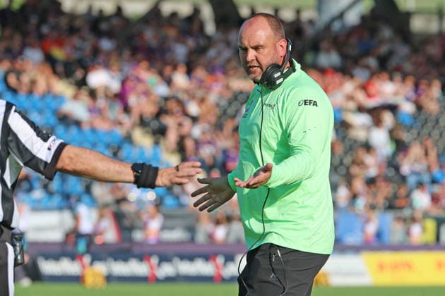 unzufriedener Chefcoach Thomas Gösling (Frankfurt Galaxy) in Disukussionen mit den Schiedsrichtern , Frankfurt Galaxy - Munich Ravens, American Football, EFA, The European Football Alliance, Saison 2026, Bornheimer Hang, 30.05.2026, Frankfurt Bornheimer Hang Deutschland