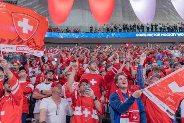 30 05 2026, Zurich, Swiss Life Arena, Ice hockey, Eishockey World Championships Semifinal: Switzerland - Norway, Die Schweizer Fans feiern den Finalainzug der Schweizer Zurich Swiss Life Arena Zurich Switzerland Copyright: xJustPictures.ch StefanxEmchx jp-de-StEm-DSC0455220260530