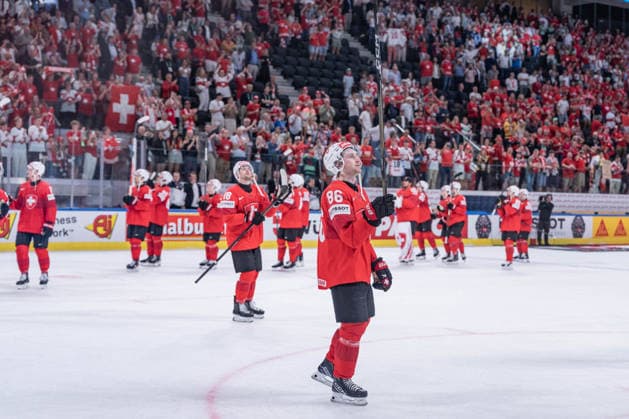 30 05 2026, Zurich, Swiss Life Arena, Ice hockey, Eishockey World Championships Semifinal: Switzerland - Norway, Das Team Schweiz und 86 Janis Moser (Switzerland) feiert den Sieg Zurich Swiss Life Arena Zurich Switzerland Copyright: xJustPictures.ch StefanxEmchx jp-de-StEm-DSC0463820260530