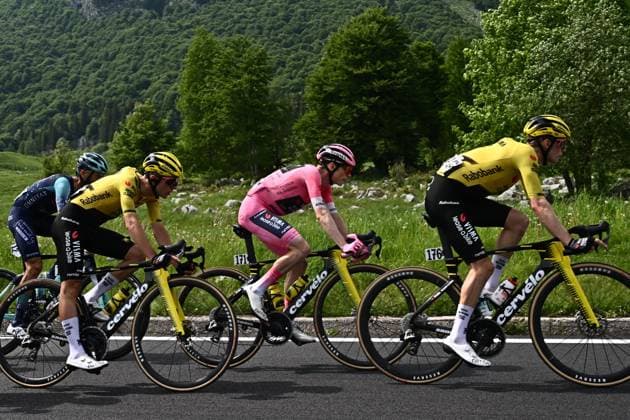 May 30, 2026, Piancavallo, ITALY: Danish rider Jonas Vingegaard Hansen .of Team Visma Lease A Bike wearing the overall leader s pink jersey, in action during the 20th stage of the 109 Giro d Italia 2026, over 200 km from Gemona del Friuli to Piancavallo, 30 may 2026. ANSA LUCA ZENNARO. Giro D Italia Cycling Tour - Stage 20  - ZUMAa110 20260530_zaf_a110_044 Copyright: xLucaxZennarox