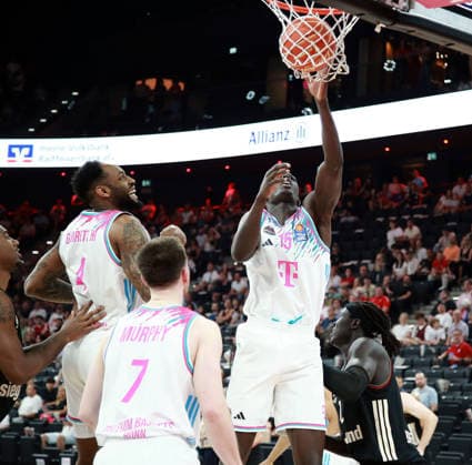 von links Jaff GARRET (Bonn), Grayson MURPHY (Bonn), Kur JONGKUCH (Bonn) Herren Basketball Bundesliga, 2025 26, play off Halbfinale, erste Spiel, FC Bayern Muenchen Basketball vs Telekom Baskets Bonn, SAP Garden3, 30.05.26 Copyright: WolfgangxFehrmann