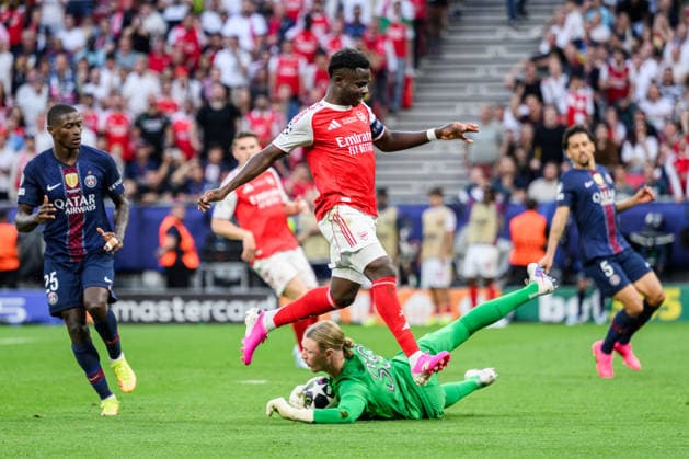 260530 Goalkeeper Matvey Safonov of Paris Saint-Germain and Bukayo Saka of Arsenal during the UEFA Champions League final match between Paris Saint-Germain and Arsenal on May 30, 2026 in Budapest. Photo: Maxim Thore BILDBYRAN kod MT MT1056 fotboll football soccer fotball uefa champions league champions league paris saint-germain arsenal bbeng Copyright: MAXIMxTHORE BB260530MT152