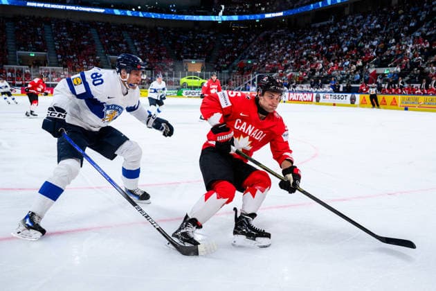 260530 Saku Mäenalanen of Finland and Denton Mateychuk of Canada during the 2026 IIHF Ice hockey, Eishockey World Championship, WM, Weltmeisterschaft semifinal match between Canada and Finland on May 30, 2026 in Zürich. Photo: Jesper Zerman BILDBYRAN kod JZ JZ0738 ishockey ice hockey ishockey-vm 2026 vm 2026 iihf world championship semifinal semifinals kanada canada finland bbeng Copyright: JESPERxZERMAN BB260530JZ091