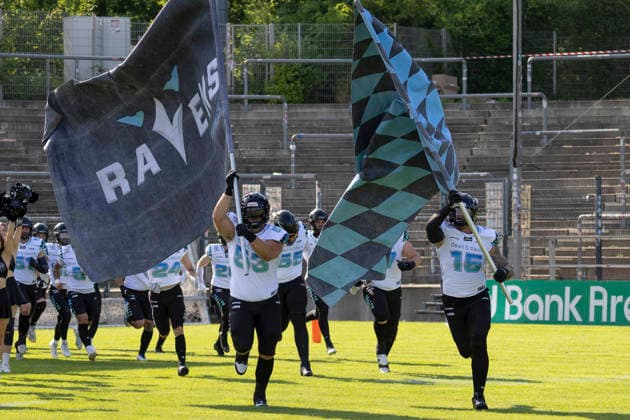 EFA - European Football Alliance: Frankfurt Galaxy - Munich Ravens, 30.05.2026 Einlauf der Munich Ravens mit Dominik Ondra (Munich Ravens 53) & Johannes Zirngibl (Munich Ravens 15), Frankfurt Galaxy - Munich Ravens, Frankfurt, PSD Bank Arena, 30.5.2026 Copyright: xBEAUTIFULxSPORTS Gawlikx