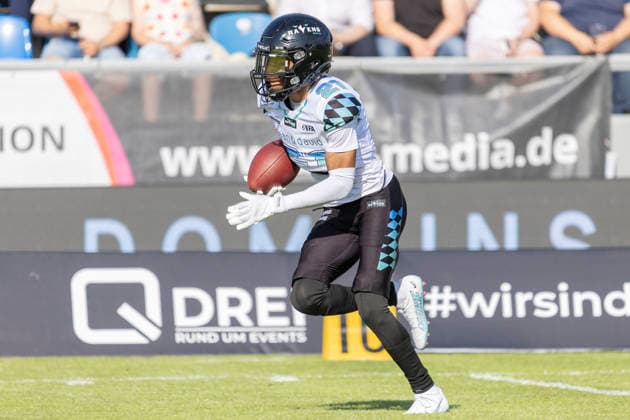 EFA - European Football Alliance: Frankfurt Galaxy - Munich Ravens, 30.05.2026 Bijon Harris (Munich Ravens 21) mit dem Football erläuft direkt einen Kickoff Return Touchdown nach wenigen Sekunden, Freisteller, Portrait Porträt, Frankfurt Galaxy - Munich Ravens, Frankfurt, PSD Bank Arena, 30.5.2026 Copyright: xBEAUTIFULxSPORTS Gawlikx
