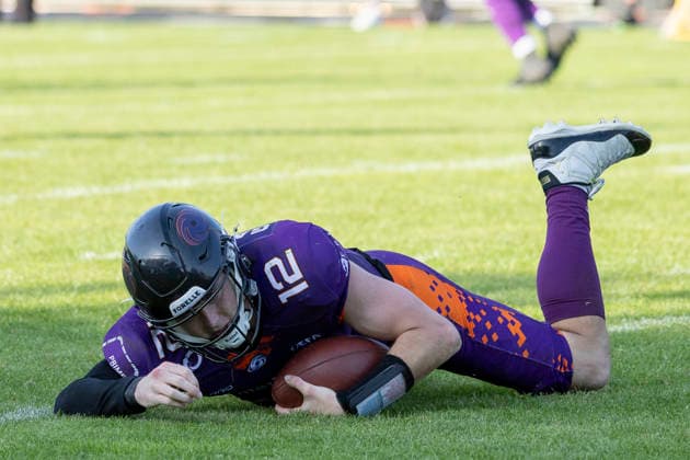 EFA - European Football Alliance: Frankfurt Galaxy - Munich Ravens, 30.05.2026 Ethan Garbers (Frankfurt Galaxy 12) liegt mit dem Ball am Boden, Freisteller, Portrait Porträt, Frankfurt Galaxy - Munich Ravens, Frankfurt, PSD Bank Arena, 30.5.2026 Copyright: xBEAUTIFULxSPORTS Gawlikx