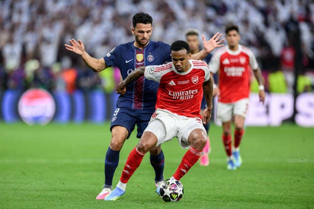260530 Goncalo Ramos of Paris Saint-Germain and Gabriel of Arsenal during the UEFA Champions League final match between Paris Saint-Germain and Arsenal on May 30, 2026 in Budapest. Photo: Maxim Thore BILDBYRAN kod MT MT1056 fotboll football soccer fotball uefa champions league champions league paris saint-germain arsenal bbeng Copyright: MAXIMxTHORE BB260530MT170