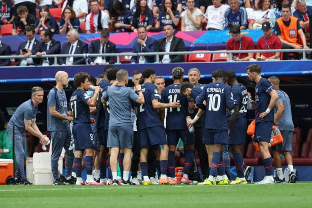 30.05.2026, xzstx, Fussball UEFA Champions League Finale 2026, Paris St. Germain - FC Arsenal London v.l. Symbolfoto, Symbolbild, Symbol Trinkpause PSG (DFL DFB REGULATIONS PROHIBIT ANY USE OF PHOTOGRAPHS as IMAGE SEQUENCES and or QUASI-VIDEO) Budapest