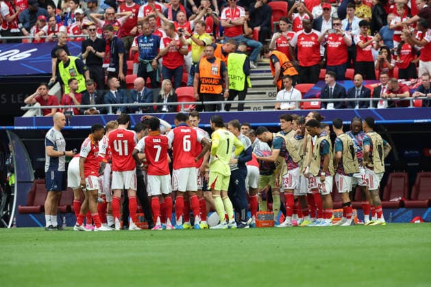 30.05.2026, xzstx, Fussball UEFA Champions League Finale 2026, Paris St. Germain - FC Arsenal London v.l. Symbolfoto, Symbolbild, Symbol Trinkpause Arenal (DFL DFB REGULATIONS PROHIBIT ANY USE OF PHOTOGRAPHS as IMAGE SEQUENCES and or QUASI-VIDEO) Budapest