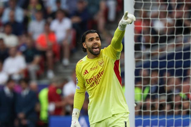 30.05.2026, xzstx, Fussball UEFA Champions League Finale 2026, Paris St. Germain - FC Arsenal London v.l. David Raya (Arsenal, 1) gibt Anweisungen, gestikuliert mit den Armen, gesticulate, gives instructions (DFL DFB REGULATIONS PROHIBIT ANY USE OF PHOTOGRAPHS as IMAGE SEQUENCES and or QUASI-VIDEO) Budapest