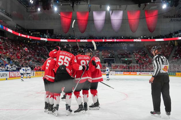 ZURICH, SWITZERLAND - MAY 30: Team Canada celebrates for 1-1 of Robert Thomas of Canada not showed) during the 2026 IIHF Ice hockey, Eishockey World Championship, WM, Weltmeisterschaft Switzerland game between Canada and Finland at Swiss Life Arena on May 30, 2026 in Zurich, Zurich. Zurich Swiss Life Arena Zurich Switzerland Copyright: xJustPictures.ch JarixPestelaccix jp-en-EuSpIm-JP6_JAR_Canada_Finland_30May2026_00054