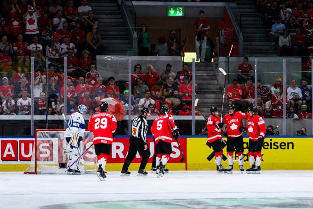 260530 Robert Thomas of Canada celebrates after 1-1 during the 2026 IIHF Ice hockey, Eishockey World Championship, WM, Weltmeisterschaft semifinal match between Canada and Finland on May 30, 2026 in Zürich. Photo: Jesper Zerman BILDBYRAN kod JZ JZ0738 ishockey ice hockey ishockey-vm 2026 vm 2026 iihf world championship semifinal semifinals kanada canada finland bbeng Copyright: JESPERxZERMAN BB260530JZ096