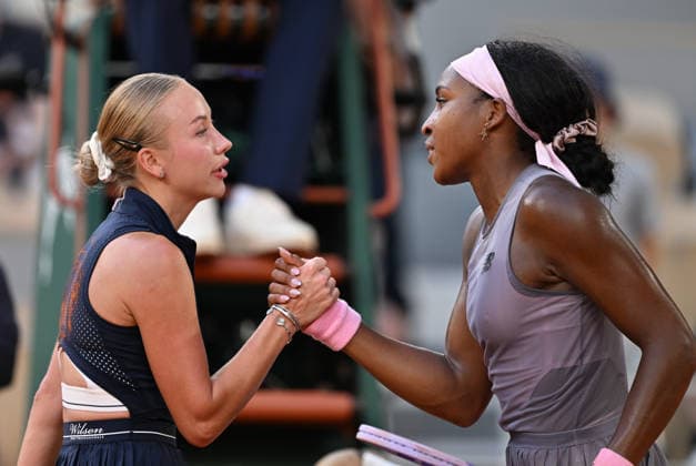 2026 French Open, Roland-Garros - Day 7 PARIS, FRANCE - MAY 30: Anastasia Potapova (L) of Austria celebrates after winning the match against Coco Gauff (R) of United States during their Women s Singles third round match on Day Seven of the 2026 French Open at the Roland-Garros Complex in Paris on May 30, 2026. Mustafa Yalcin Anadolu Paris France. Editorial use only. Please get in touch for any other usage.  Copyright: x2026xAnadoluxMustafaxYalcinx