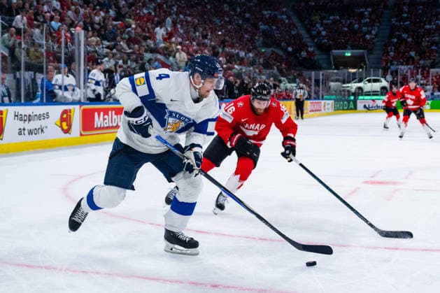 ZURICH, SWITZERLAND - MAY 30: Mikko Lehtonen (Finland, 4) in the battle for the puck with Connor Brown (Canada, 16) during the Quarter Finals - Match 62 between Canada and Finland at the IIHF Ice hockey, Eishockey World Championship, WM, Weltmeisterschaft 2026, Swiss Life Arena on May 30, 2026 in Zurich, Switzerland. Zurich Switzerland Copyright: xTimoxSteinx