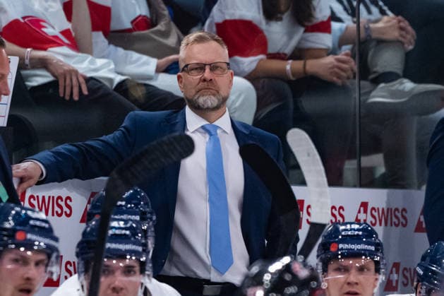 ZURICH, SWITZERLAND - MAY 30: Antti Pennanen (Finland, Head-Coach) during the Half Finals - Match 62 between Canada and Finland at the IIHF Ice hockey, Eishockey World Championship, WM, Weltmeisterschaft 2026, Swiss Life Arena on May 30, 2026 in Zurich, Switzerland. Zurich Switzerland Copyright: xTimoxSteinx