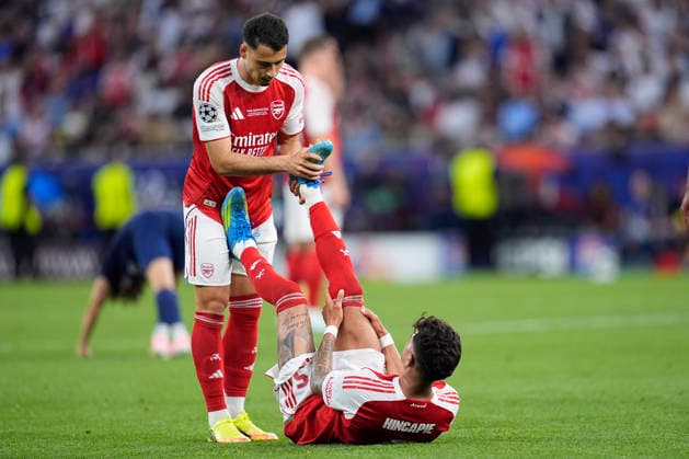 May 30, 2026, Budapest, Budapest, Hungary: Piero Hincapie of Arsenal FC hurts during the UEFA Champions League Final 2026 match between Paris Saint-Germain and Arsenal FC at Puskas Arena on May 30, 2026 in Budapest, Hungary. Budapest Hungary - ZUMAa181 20260530_zaa_a181_157 Copyright: xDennisxAgyemanx
