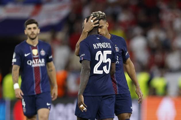 BUDAPEST - Desire Doue of Paris Saint-Germain consoles Nuno Mendes of Paris Saint-Germain during the UEFA Champions League Final between Paris Saint-Germain and Arsenal FC at Puskas ArÃ na on May 30, 2026, Budapest, Hungary. MAURICE VAN STEEN ANP UEFA Champions League Final 2026 2025-2026 xVIxANPxSportx xMauricexvanxSteenxIVx 559694716 originalFilename: 559694716.jpg
