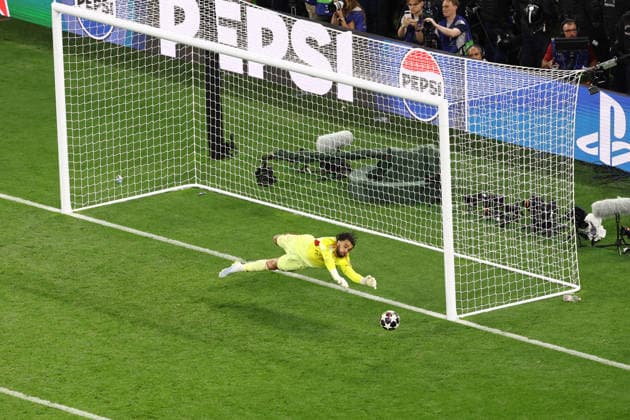 Arsenal v Paris Saint-Germain 30 May 2026 Budapest - UEFA Champions League Final - Arsenal v Paris Saint-Germain - Arsenal goalkeeper David Raya saves a penalty by Nuno Mendes of Paris Saint-Germain during the shoot-out - (Photo by Jacques Feeney) Budapest Hungary Copyright: xJacquesxFeeneyxOffside