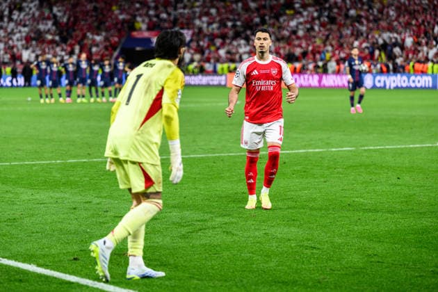 260530 Goalkeeper David Raya and Gabriel Martinelli of Arsenal celebrate in a penalty shootout during the UEFA Champions League final match between Paris Saint-Germain and Arsenal on May 30, 2026 in Budapest. Photo: Maxim Thore BILDBYRAN kod MT MT1056 fotboll football soccer fotball uefa champions league champions league paris saint-germain arsenal bbeng Copyright: MAXIMxTHORE BB260530MT207