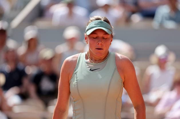 US Amanda Anisimova plays against French Diane Parry during their third-round match at the French Tennis Open in Roland Garros in Paris, France, on Saturday, May 30, 2026. Parry won 6-3, 4-6, 7-6.  PAR20260530124 MAYAxVIDON-WHITE