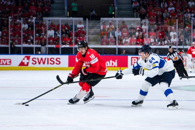 260530 Robert Thomas of Canada and Mikael Granlund of Finland during the 2026 IIHF Ice hockey, Eishockey World Championship, WM, Weltmeisterschaft semifinal match between Canada and Finland on May 30, 2026 in Zürich. Photo: Jesper Zerman BILDBYRAN kod JZ JZ0738 ishockey ice hockey ishockey-vm 2026 vm 2026 iihf world championship semifinal semifinals kanada canada finland bbeng Copyright: JESPERxZERMAN BB260530JZ116