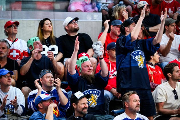260530 Supporters of Finland during the 2026 IIHF Ice hockey, Eishockey World Championship, WM, Weltmeisterschaft semifinal match between Canada and Finland on May 30, 2026 in Zürich. Photo: Jesper Zerman BILDBYRAN kod JZ JZ0738 ishockey ice hockey ishockey-vm 2026 vm 2026 iihf world championship semifinal semifinals kanada canada finland bbeng publik Copyright: JESPERxZERMAN BB260530JZ117