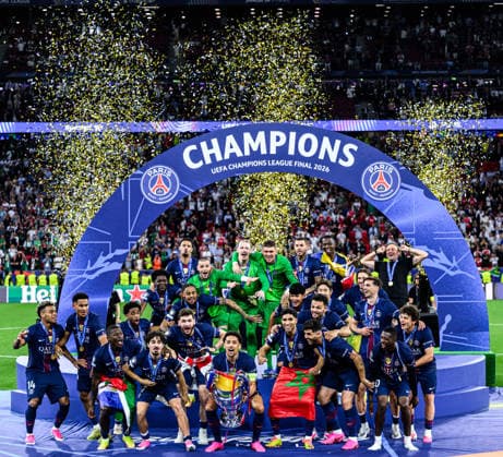 260530 Players of Paris Saint-Germain celebrate with the trophy after the UEFA Champions League final match between Paris Saint-Germain and Arsenal on May 30, 2026 in Budapest. Photo: Maxim Thore BILDBYRAN kod MT MT1056 fotboll football soccer fotball uefa champions league champions league paris saint-germain arsenal bbeng jubel Copyright: MAXIMxTHORE BB260530MT233