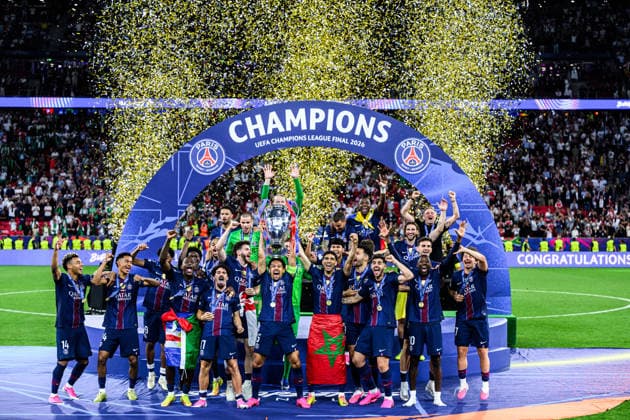 260530 Players of Paris Saint-Germain celebrate with the trophy after the UEFA Champions League final match between Paris Saint-Germain and Arsenal on May 30, 2026 in Budapest. Photo: Maxim Thore BILDBYRAN kod MT MT1056 fotboll football soccer fotball uefa champions league champions league paris saint-germain arsenal bbeng jubel Copyright: MAXIMxTHORE BB260530MT234