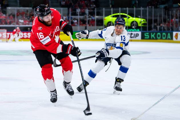 260530 Conor Brown of Canada and Jesse Puljujärvi of Finland during the 2026 IIHF Ice hockey, Eishockey World Championship, WM, Weltmeisterschaft semifinal match between Canada and Finland on May 30, 2026 in Zürich. Photo: Jesper Zerman BILDBYRAN kod JZ JZ0738 ishockey ice hockey ishockey-vm 2026 vm 2026 iihf world championship semifinal semifinals kanada canada finland bbeng Copyright: JESPERxZERMAN BB260530JZ121