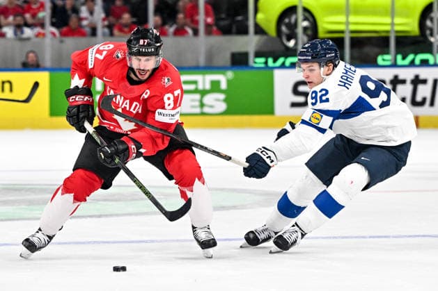 ZURICH, SWITZERLAND - MAY 30: Sidney Crosby of Canada in action against Lenni Hameenaho of Finland during the 2026 IIHF Ice hockey, Eishockey World Championship, WM, Weltmeisterschaft Switzerland game between Canada and Finland at Swiss Life Arena on May 30, 2026 in Zurich, Zurich. Zurich Swiss Life Arena Zurich Switzerland Copyright: xJustPictures.ch AndreaxBrancax jp-en-EuSpIm-JP7_ANB_FinCze_30052026_6399
