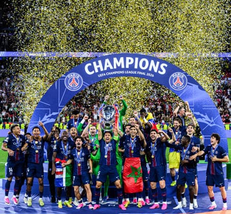 260530 Players of Paris Saint-Germain celebrate with the trophy after the UEFA Champions League final match between Paris Saint-Germain and Arsenal on May 30, 2026 in Budapest. Photo: Maxim Thore BILDBYRAN kod MT MT1056 fotboll football soccer fotball uefa champions league champions league paris saint-germain arsenal bbeng jubel Copyright: MAXIMxTHORE BB260530MT237