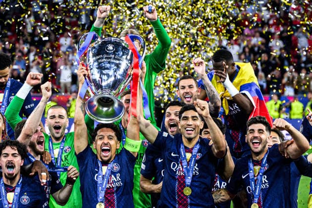 260530 Players of Paris Saint-Germain celebrate with the trophy after the UEFA Champions League final match between Paris Saint-Germain and Arsenal on May 30, 2026 in Budapest. Photo: Maxim Thore BILDBYRAN kod MT MT1056 fotboll football soccer fotball uefa champions league champions league paris saint-germain arsenal bbeng jubel Copyright: MAXIMxTHORE BB260530MT239