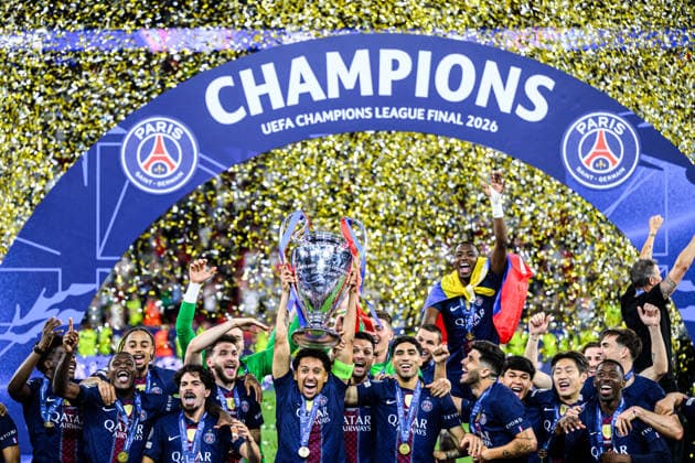 260530 Players of Paris Saint-Germain celebrate with the trophy after the UEFA Champions League final match between Paris Saint-Germain and Arsenal on May 30, 2026 in Budapest. Photo: Maxim Thore BILDBYRAN kod MT MT1056 fotboll football soccer fotball uefa champions league champions league paris saint-germain arsenal bbeng jubel Copyright: MAXIMxTHORE BB260530MT240