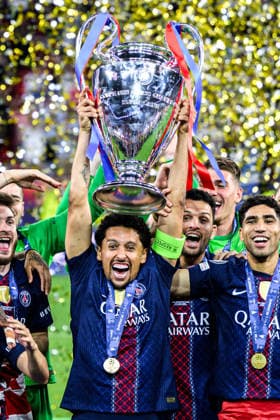 260530 Players of Paris Saint-Germain celebrate with the trophy after the UEFA Champions League final match between Paris Saint-Germain and Arsenal on May 30, 2026 in Budapest. Photo: Maxim Thore BILDBYRAN kod MT MT1056 fotboll football soccer fotball uefa champions league champions league paris saint-germain arsenal bbeng jubel Copyright: MAXIMxTHORE BB260530MT241