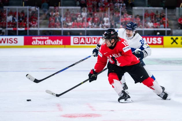 260530 Robert Thomas of Canada and Hannes Björninen of Finland during the 2026 IIHF Ice hockey, Eishockey World Championship, WM, Weltmeisterschaft semifinal match between Canada and Finland on May 30, 2026 in Zürich. Photo: Jesper Zerman BILDBYRAN kod JZ JZ0738 ishockey ice hockey ishockey-vm 2026 vm 2026 iihf world championship semifinal semifinals kanada canada finland bbeng Copyright: JESPERxZERMAN BB260530JZ123