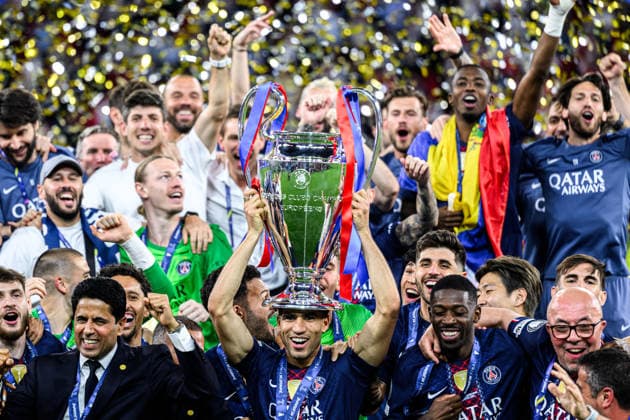 260530 Players of Paris Saint-Germain celebrate with the trophy after the UEFA Champions League final match between Paris Saint-Germain and Arsenal on May 30, 2026 in Budapest. Photo: Maxim Thore BILDBYRAN kod MT MT1056 fotboll football soccer fotball uefa champions league champions league paris saint-germain arsenal bbeng jubel Copyright: MAXIMxTHORE BB260530MT242