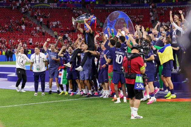 BUDAPEST, HUNGARY - MAY 30: Paris Saint-Germain head coach Luis Enrique lifting up the UEFA Champions League trophy during the UEFA Champions League 2026 Final between Paris Saint-Germain and Arsenal FC at Puskas Arena on May 30, 2026 in Budapest, Hungary.  Copyright: xRenexNijhuis MBxMediax