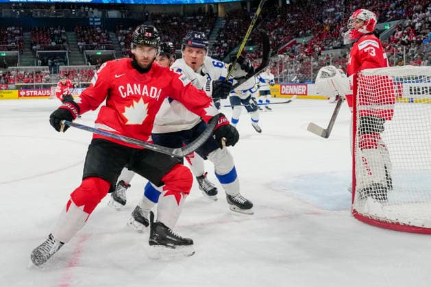 ZURICH, SWITZERLAND - MAY 30: Parker Wotherspoon of Canada L) against Mikael Granlund of Finland C) during the 2026 IIHF Ice hockey, Eishockey World Championship, WM, Weltmeisterschaft Switzerland game between Canada and Finland at Swiss Life Arena on May 30, 2026 in Zurich, Zurich. Zurich Swiss Life Arena Zurich Switzerland Copyright: xJustPictures.ch JarixPestelaccix jp-en-EuSpIm-JP6_JAR_Canada_Finland_30May2026_00154