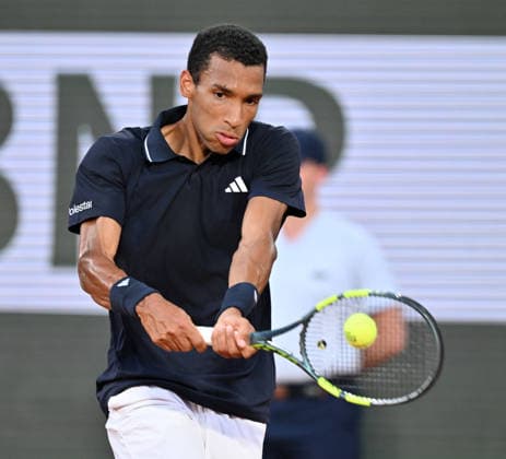 2026 French Open, Roland-Garros - Day 7 PARIS, FRANCE - MAY 30: Felix Auger-Aliassime of Canada in action against Brandon Nakashima of US during their men s singles match on day 7 of the French Open tennis tournament on Court Philippe-Chatrier at the Roland-Garros Complex in Paris on May 30, 2026. Mustafa Yalcin Anadolu Paris France. Editorial use only. Please get in touch for any other usage.  Copyright: x2026xAnadoluxMustafaxYalcinx