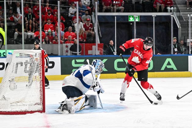 ZURICH, SWITZERLAND - MAY 30: Fraser Minten of Canada tries to score against goalkeeper Justus Annunen of Finland during the 2026 IIHF Ice hockey, Eishockey World Championship, WM, Weltmeisterschaft Switzerland game between Canada and Finland at Swiss Life Arena on May 30, 2026 in Zurich, Zurich. Zurich Swiss Life Arena Zurich Switzerland Copyright: xJustPictures.ch AndreaxBrancax jp-en-EuSpIm-JP7_ANB_FinCze_30052026_6512