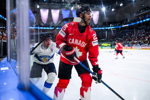 260530 Mikael Granlund of Finland and Darnell Nurse of Canada during the 2026 IIHF Ice hockey, Eishockey World Championship, WM, Weltmeisterschaft semifinal match between Canada and Finland on May 30, 2026 in Zürich. Photo: Jesper Zerman BILDBYRAN kod JZ JZ0738 ishockey ice hockey ishockey-vm 2026 vm 2026 iihf world championship semifinal semifinals kanada canada finland bbeng Copyright: JESPERxZERMAN BB260530JZ132