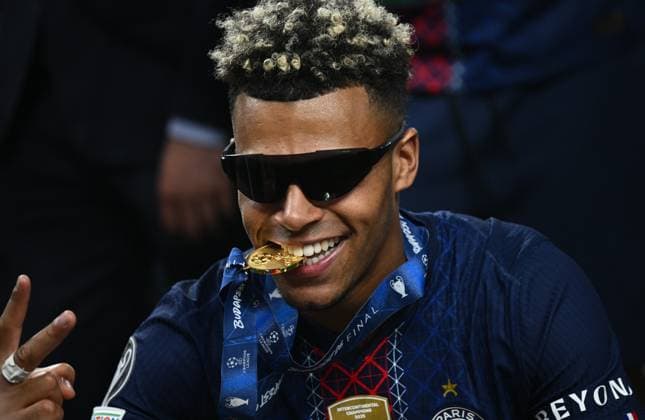 Hungary Soccer Champions League PSG - Arsenal 9177187 30.05.2026 Paris Saint-Germain s Desire Doue poses with his medal in his mouth to celebrate his team™s victory during the award ceremony following the UEFA Champions League final soccer match between Paris Saint-Germain (PSG) and Arsenal at Puskas Arena in Budapest, Hungary. Alexey Filippov Sputnik Budapest Hungary  Copyright: xAlexeyxFilippovx